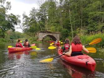 Wycieczka fakultatywna, Spływ kajakowy rzeką Regą
